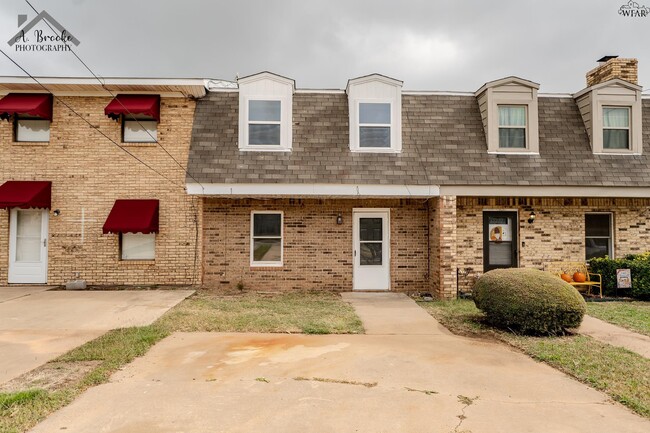 Building Photo - 1215 N Pacific Ave