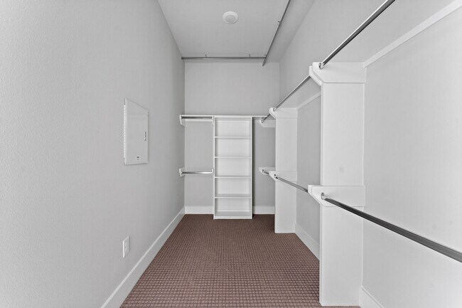 Building Photo - 2183 Mansfield St