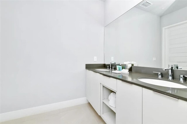 Building Photo - 7740 Sandy Ridge Dr