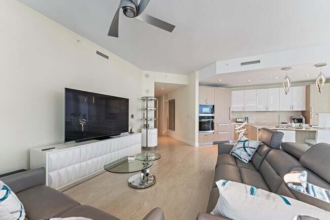 Building Photo - 3100 N Ocean Dr