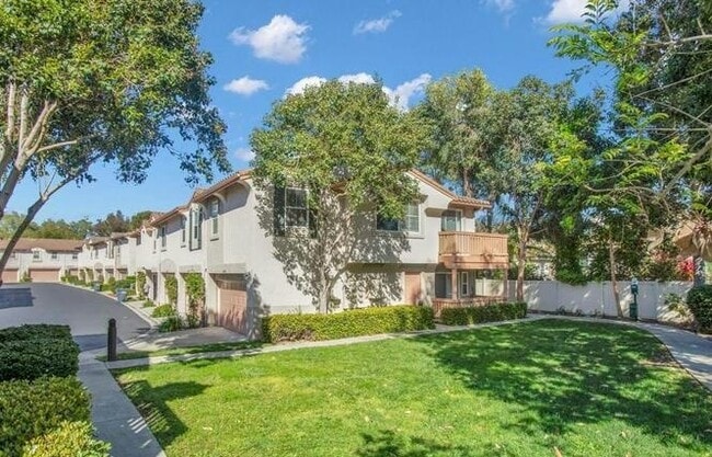 Building Photo - 6068 Paseo Salinero