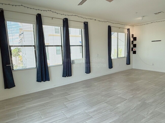 Building Photo - 2511 W Queen Creek Rd