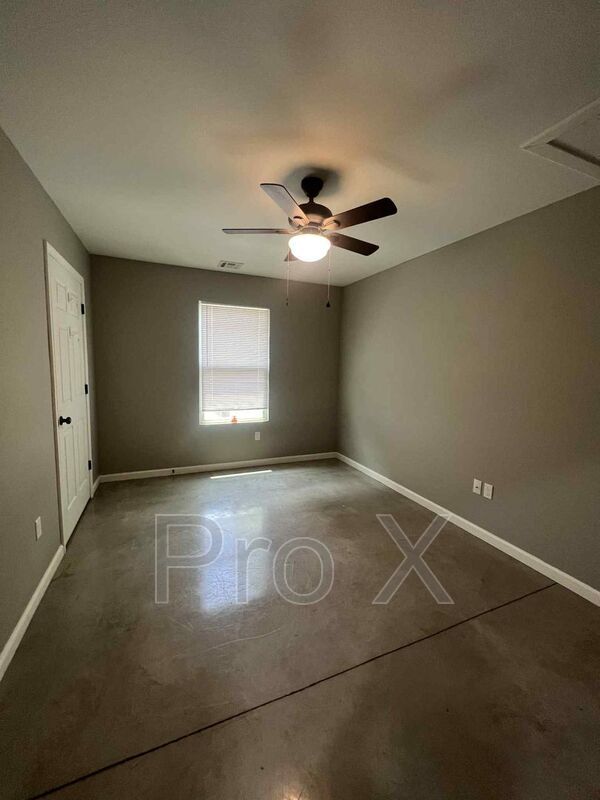 Building Photo - 206 N Wall Ave