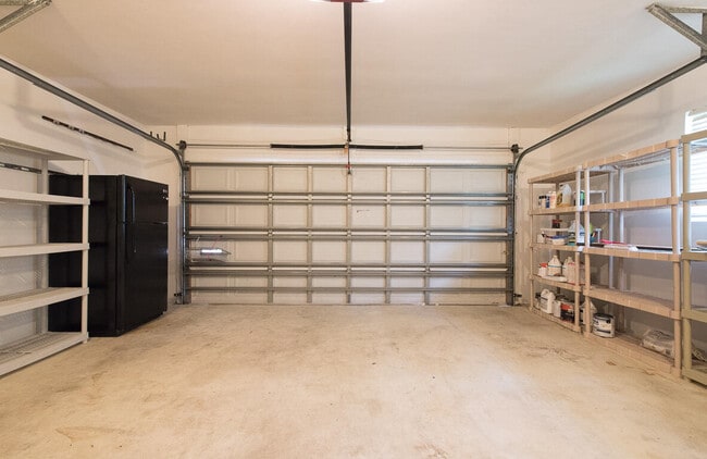 Building Photo - 1300 Walnut Terrace