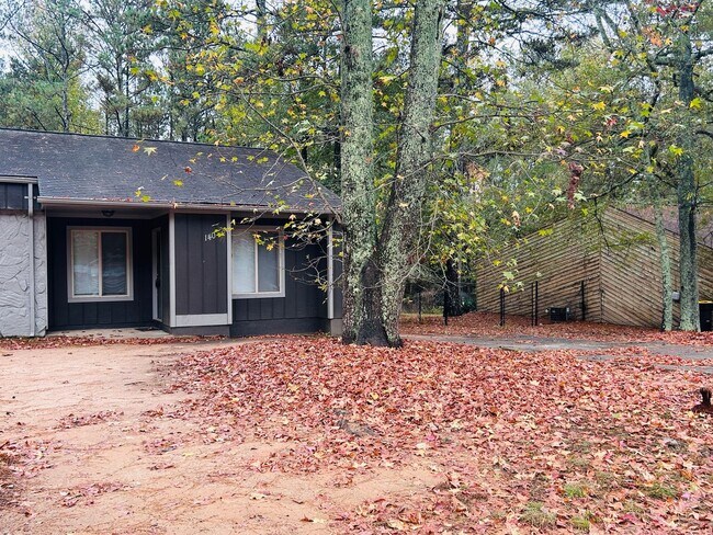 Building Photo - 140 Summerwood Dr
