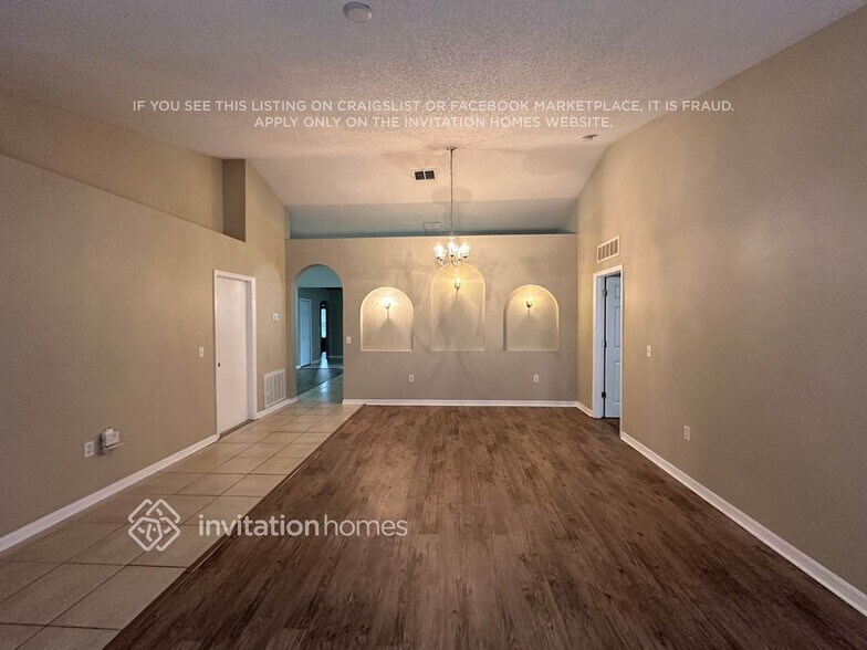 Building Photo - 2165 Clearwater Dr