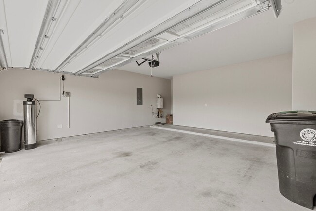 Building Photo - 12123 Parade Park Pl