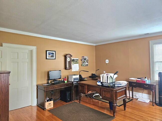 Building Photo - 3210 N Ocoee St