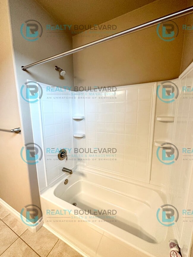Building Photo - Beautiful 3 Bedroom located in Cold Springs!
