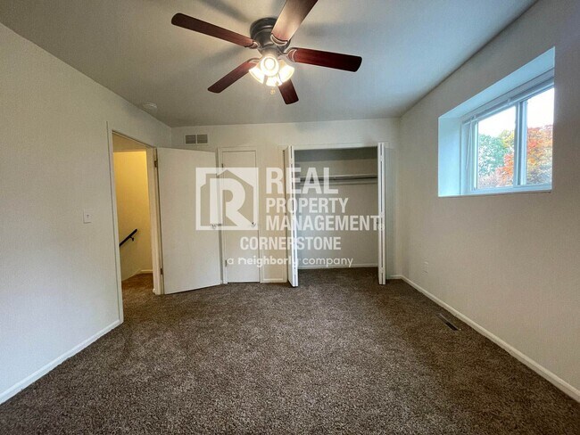 Building Photo - Move In Ready Townhome