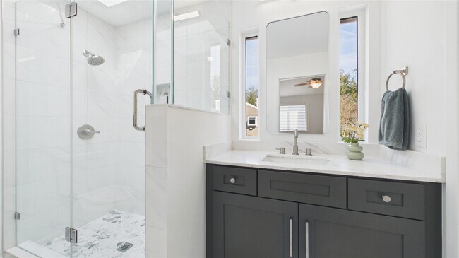 Building Photo - 1211 Jackson Blvd