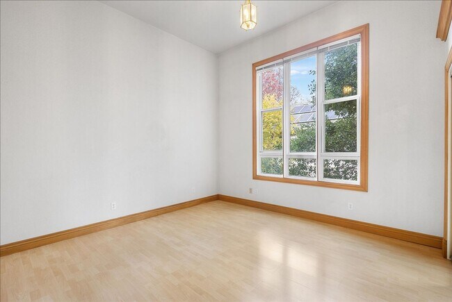 Building Photo - 1702 Paru St