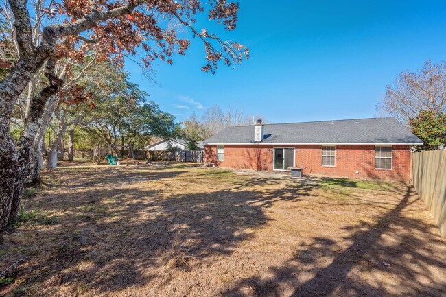 Building Photo - 2702 Beacon Ct