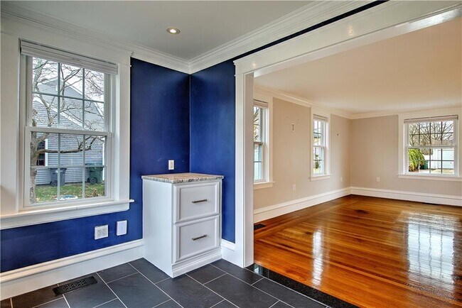 Building Photo - 11 Elmcroft Ave