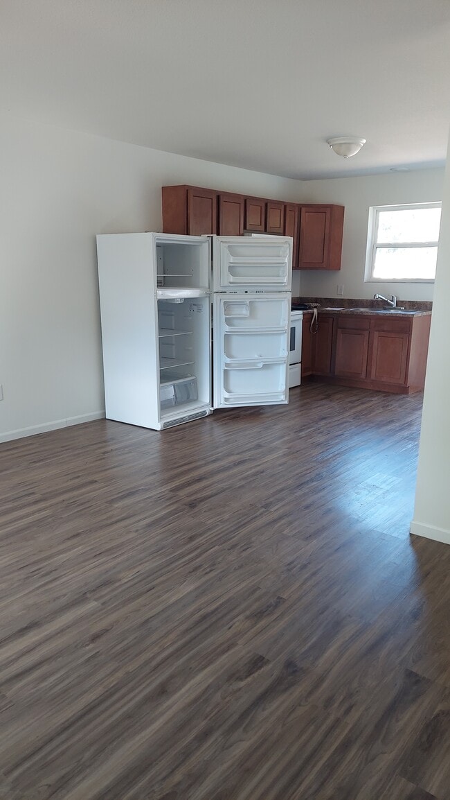 Building Photo - 522 W Breckenridge St