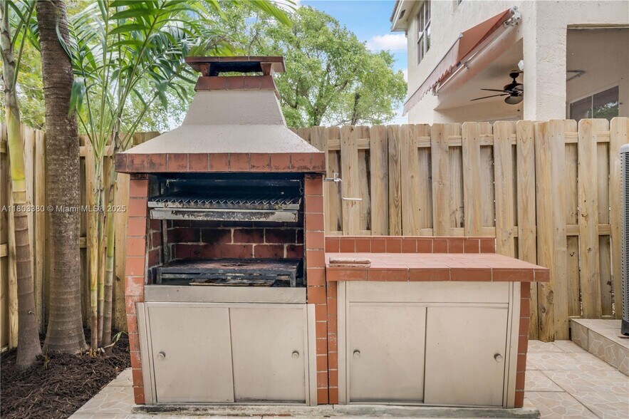 Building Photo - 4882 NW 108th Psge