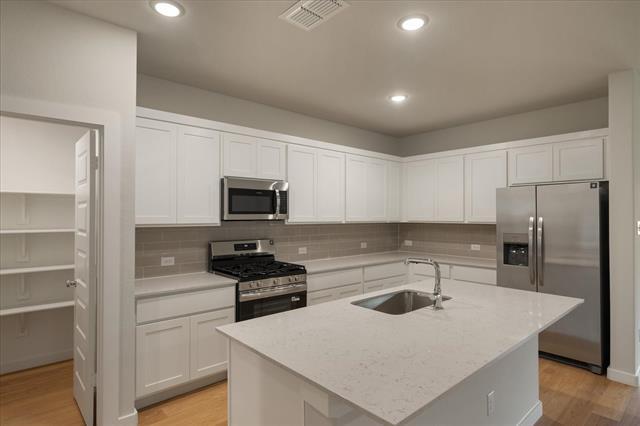 Building Photo - 1010 Honeydew Ln