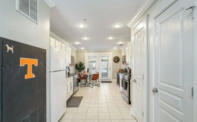 Building Photo - Two Bedrooms Available in this Three Bedroom Flat, Female Applicants!