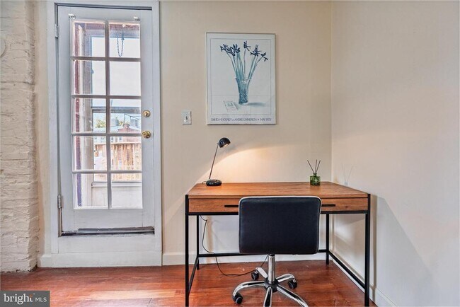 Building Photo - 2007 Mt Vernon St