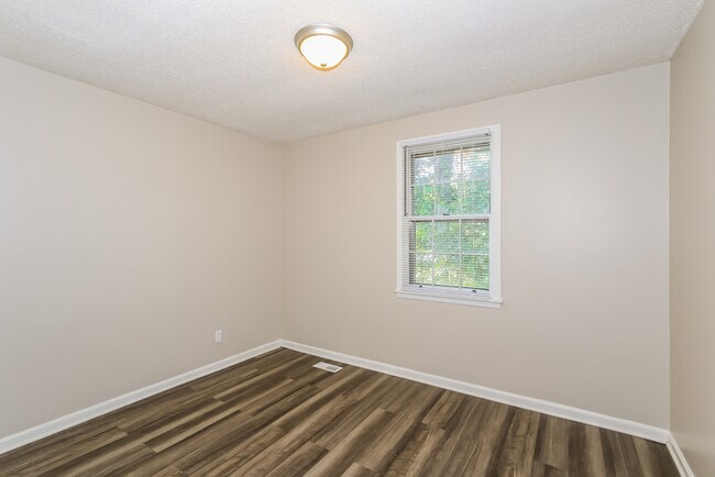 Building Photo - 2512 Elderberry Dr