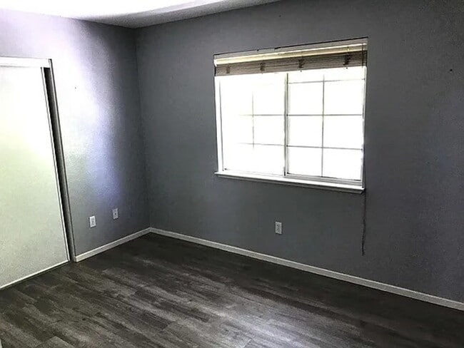 Building Photo - Single Family Home