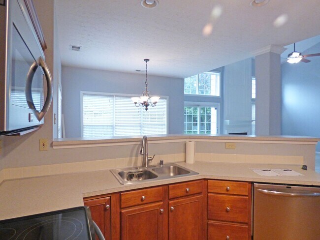 Building Photo - Lovely & Spacious House in Southpoint! 4 B...