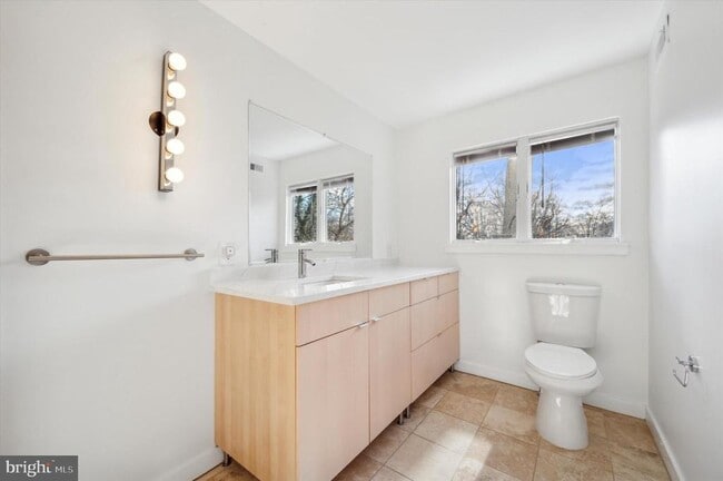 Building Photo - 29 Rolling Rd