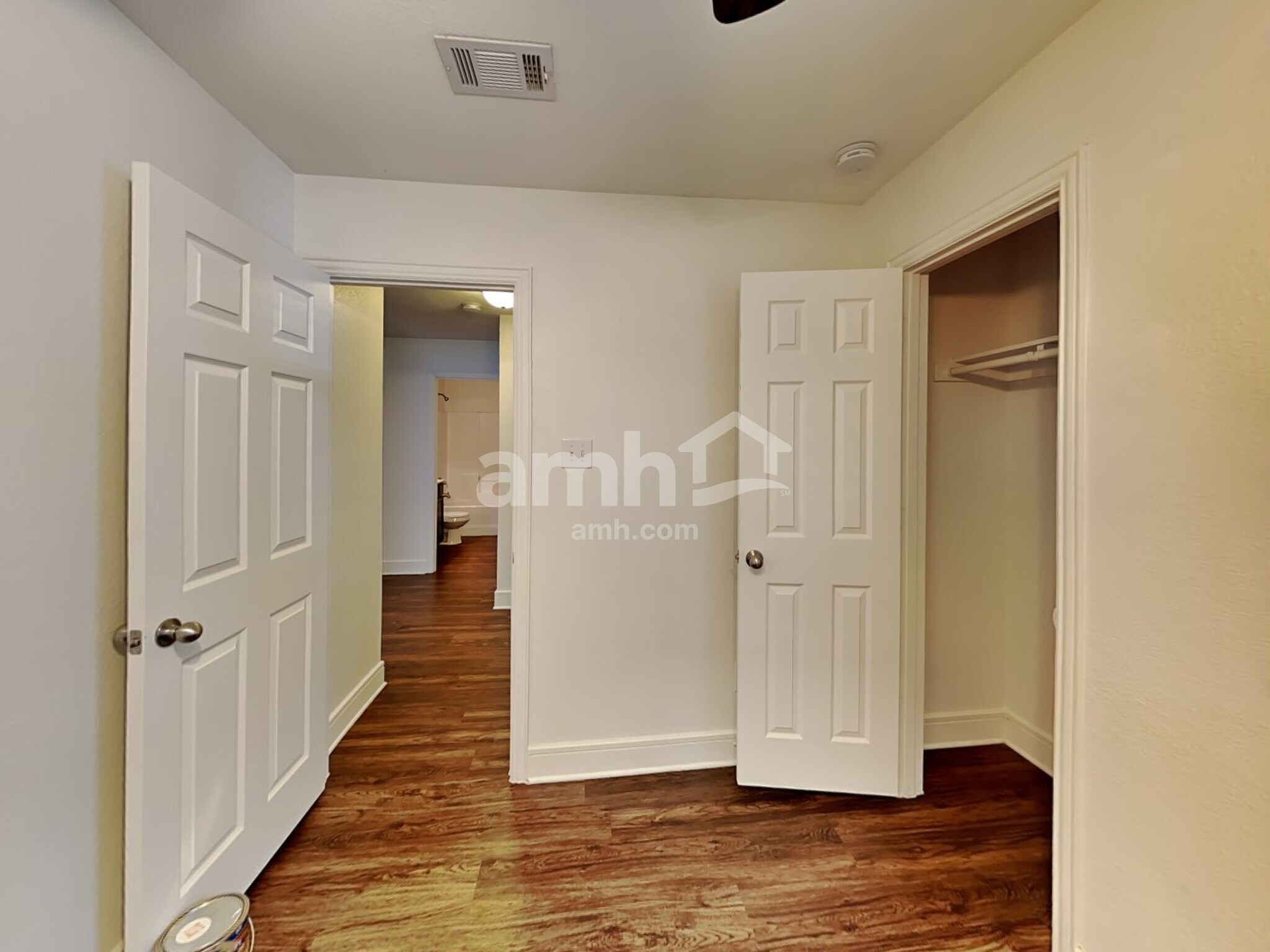 Building Photo - 1938 Cross Oaks Dr