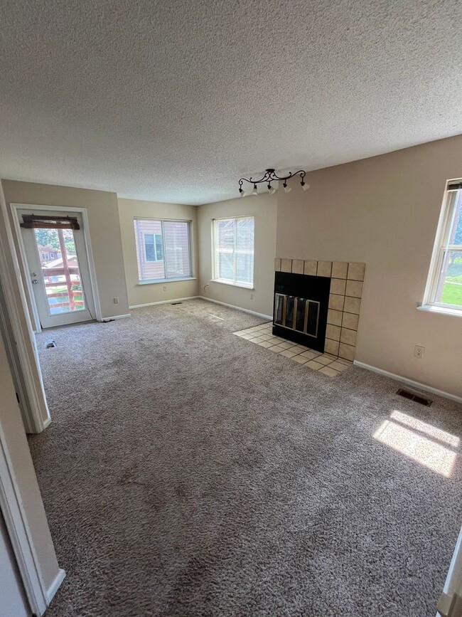 Building Photo - 2bd/2bath Condo, A Boulder Gem with recent...