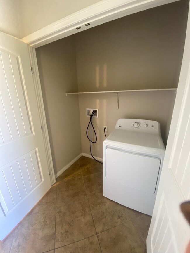 Building Photo - Spacious 4-Bed, 3-Bath Home in Southwest Las Vegas!