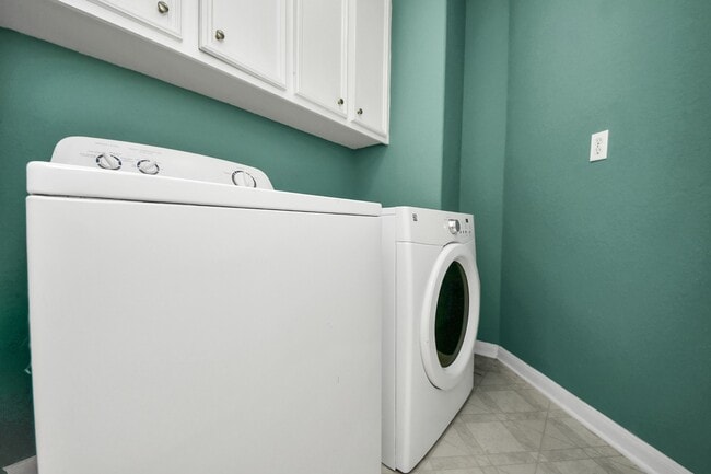 Building Photo - 1010 Gardenwalk Dr