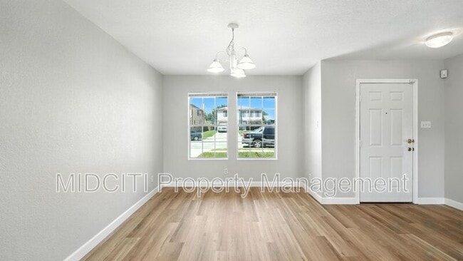 Building Photo - 209 Hinge Loop