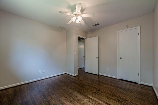 Building Photo - 385 Stonebridge Trail