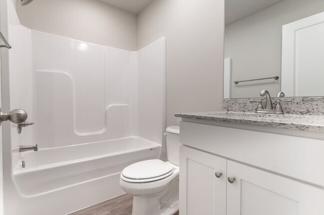 Building Photo - 2 Bedroom 2 Bathroom Home in Fayetteville, AR