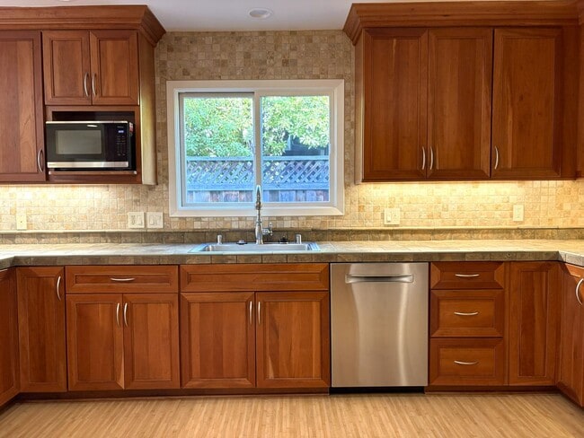 Building Photo - Beautiful Palo Alto Home with In-Law Suite, Central AC & Heated Pool