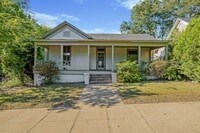Building Photo - 2 Bedroom / 2 Bathroom House