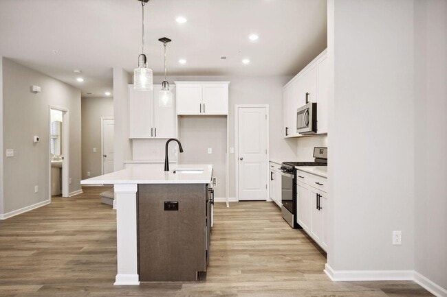 Building Photo - 14536 Twin Lakes Cir