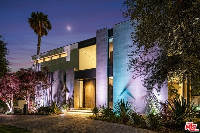 Building Photo - 809 N Rexford Dr