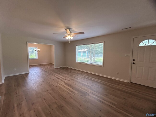 Building Photo - 285 Ruby Dr