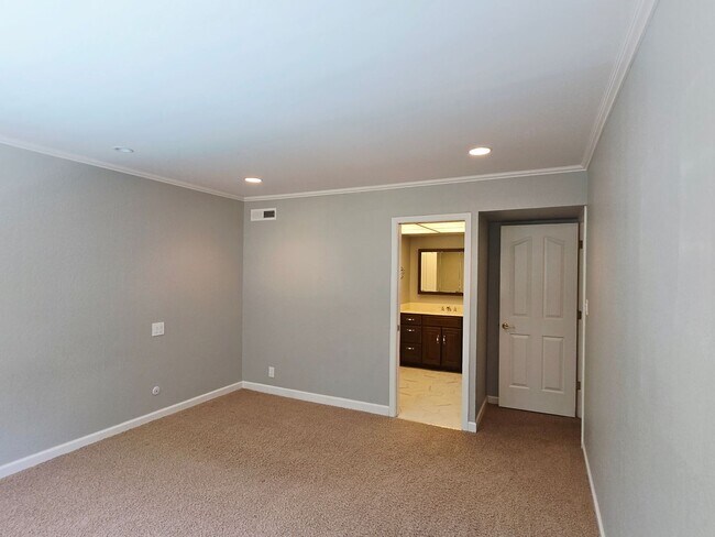 Building Photo - Stunning 4BD + Office Home with Pool in Li...