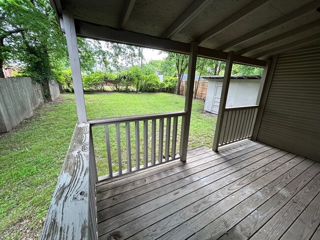 Building Photo - 2512 E 11th Pl