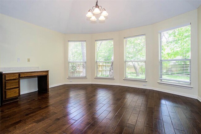 Building Photo - 3605 Bayton Dr