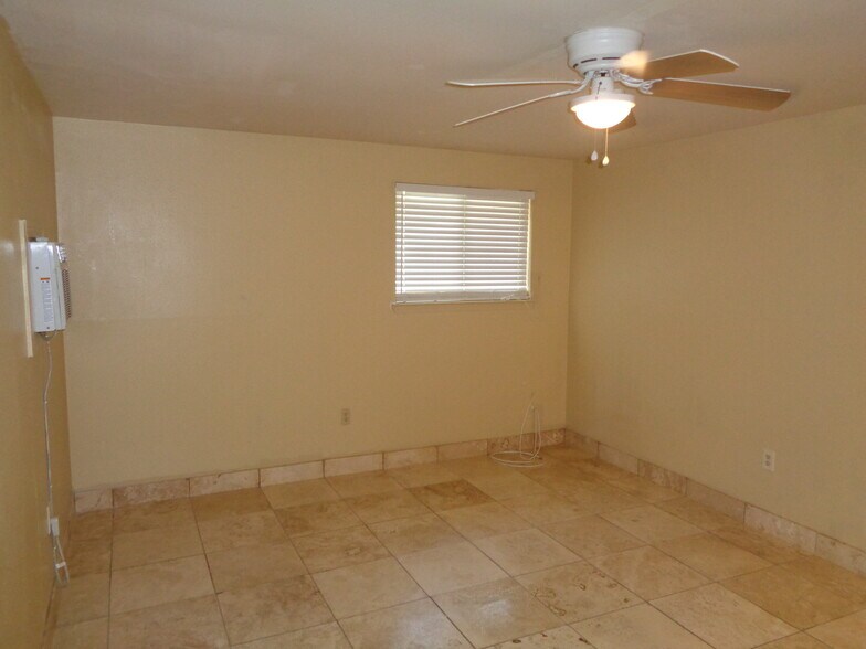 Building Photo - 654 Jennifer Jean Dr
