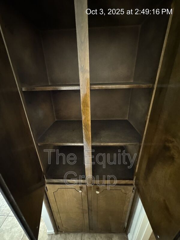 Building Photo - 2724 S Sallee Ct
