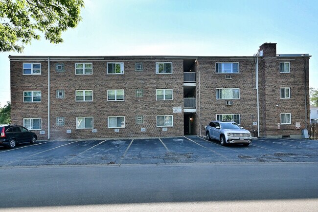 Building Photo - 600 S York St