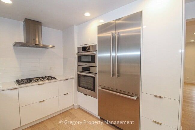 Building Photo - 604 9th Ave