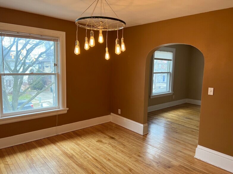 Building Photo - 1346 Morrison St