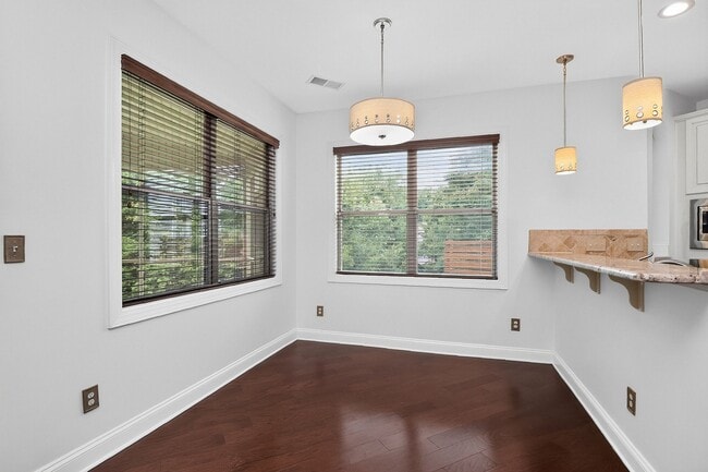 Building Photo - 549 Daventry Ct