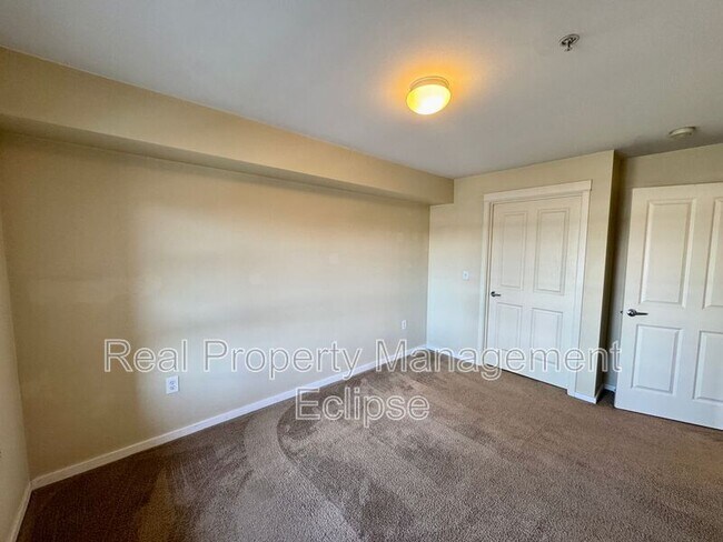 Building Photo - 118 107th Ave NE