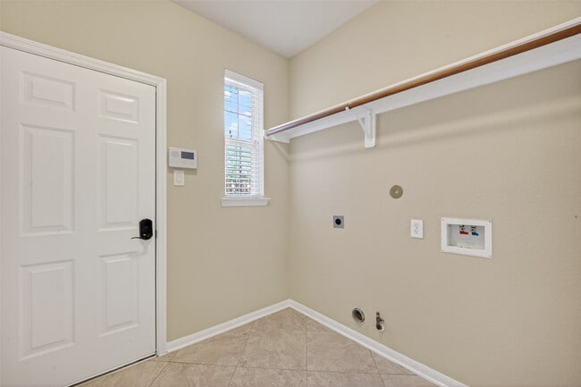 Building Photo - 6826 Sorrelwood Ln